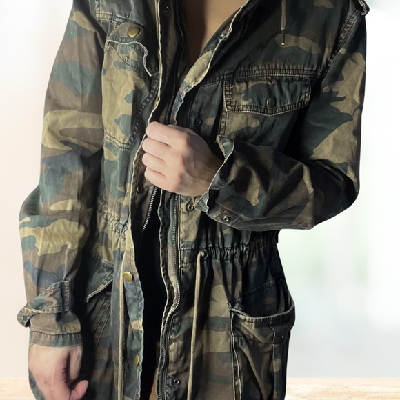 Talula Camo Zip up Jacket - size XS - - Picture 3 of 3